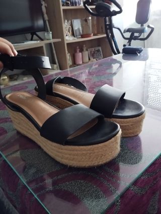 Sandalias cuña negras
