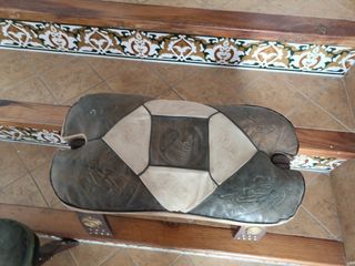 2 Banquetas moriscas - Piel y Madera