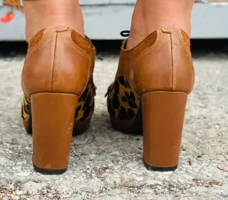 Zapatos de tacón con flecos Daniela