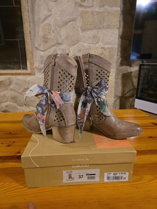 Botas Chikai0 beige, talla 37
