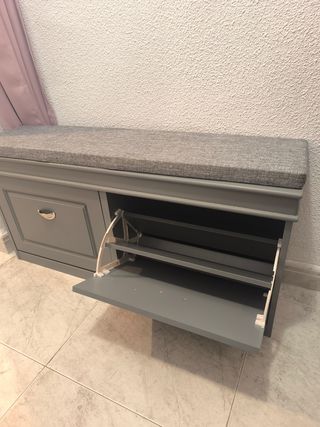 Zapatero gris con asiento