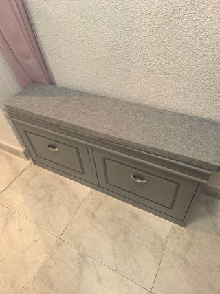 Zapatero gris con asiento