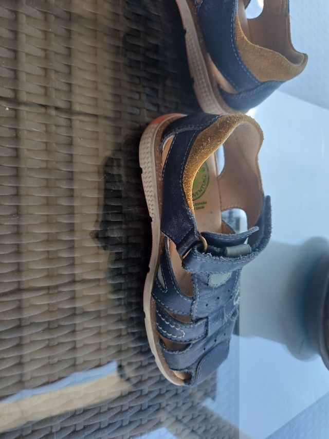 Sandalias Pablosky niño azul, talla 31.