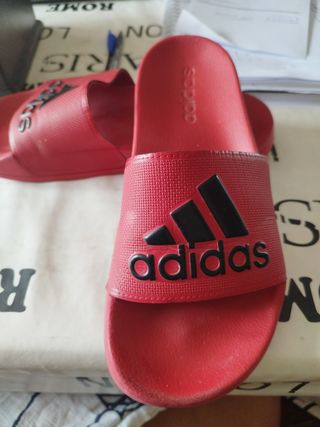Chanclas Adidas rojas - usadas