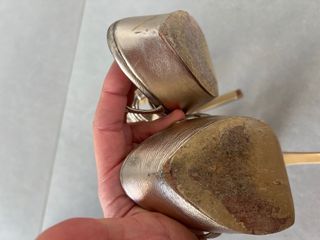 Sandalias tacón dorado Lola Cruz 39