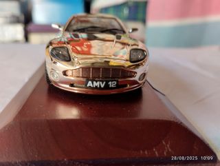 Aston Martin V12 Vanquish - Modelo