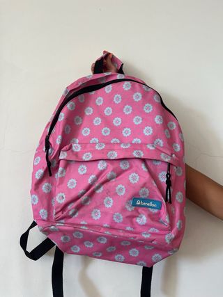 Mochila Benetton rosa con flores