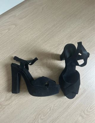 Sandalias tacón negras
Marca Un paso más
talla 40