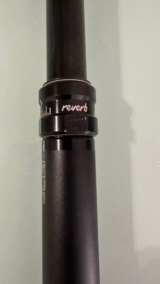 Tija telescópica RockShox Reverb.
125mm-31,6x380mm