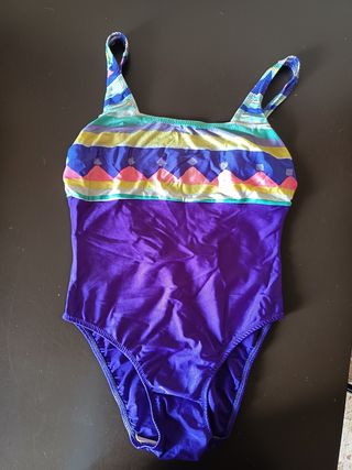 Bañador multicolor y morado