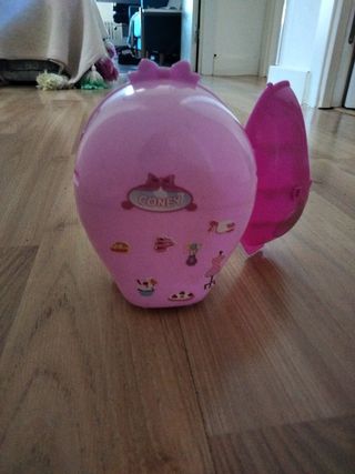 Juguete bebes llorones de su armario.