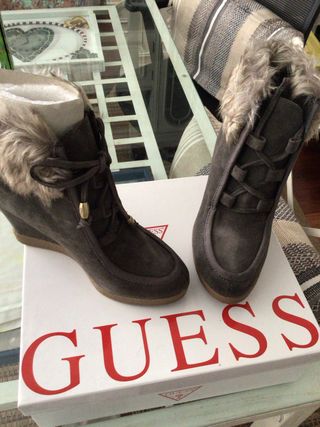 Botines Guess grises mujer