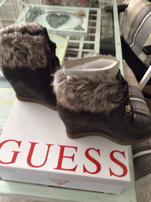 Botines Guess grises mujer