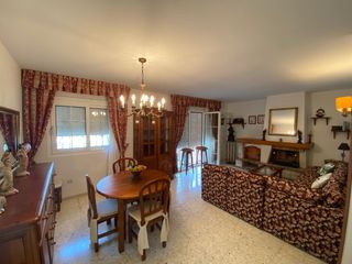 Comedor clásico - Mesa y sillas
