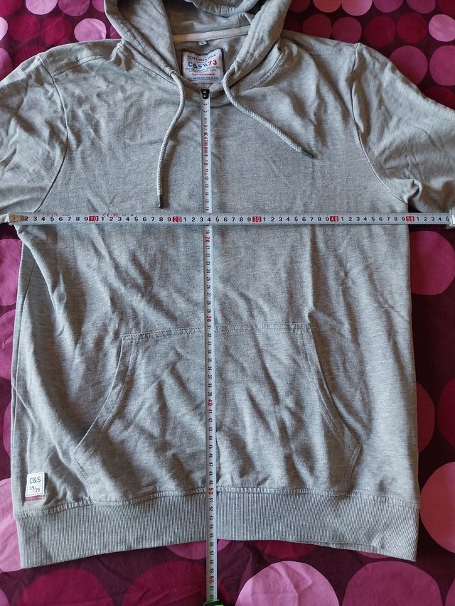 Felpa grigia con cappuccio usata