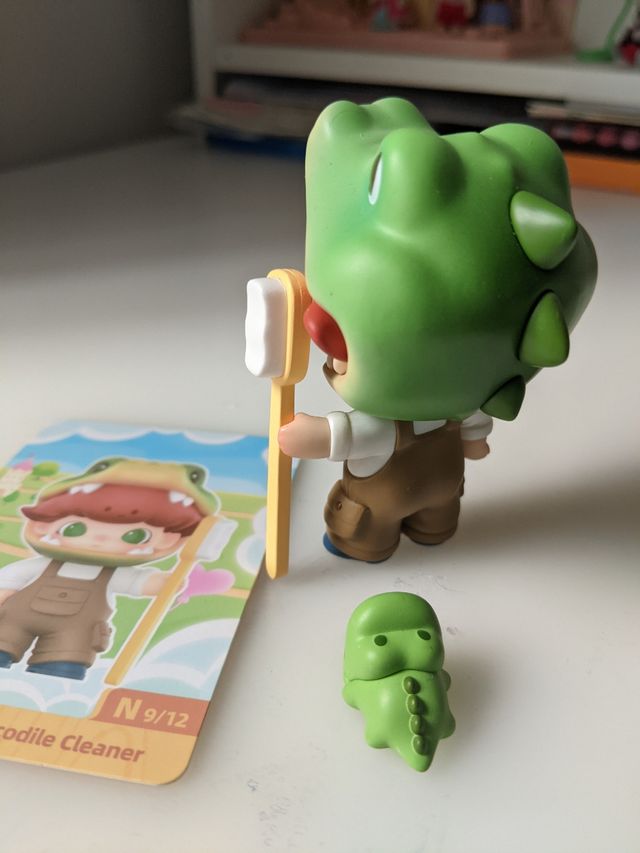 Figura del pulitore a coccodrillo Dimoo POP MART.