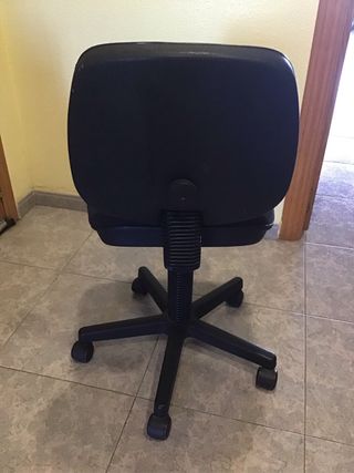 Silla oficina giratoria negra