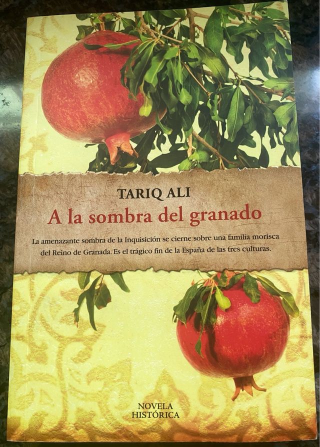 A la sombra del granado / Shadows of the Pomegr...