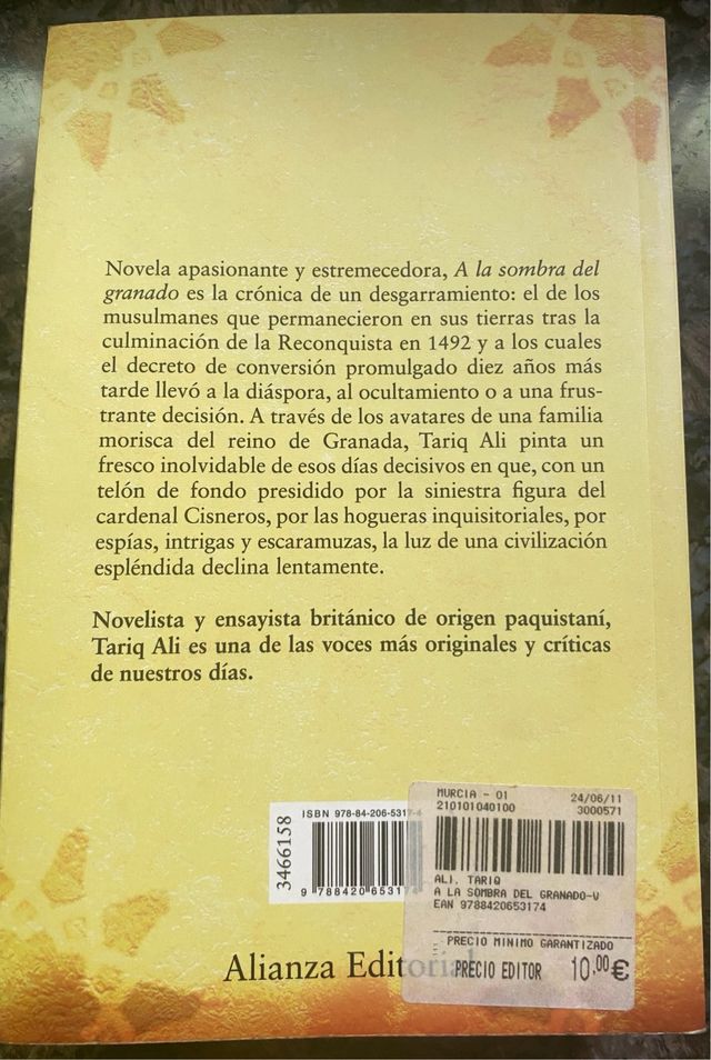 A la sombra del granado / Shadows of the Pomegr...