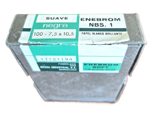 Carta fotografica nera e nera in bianco e nero