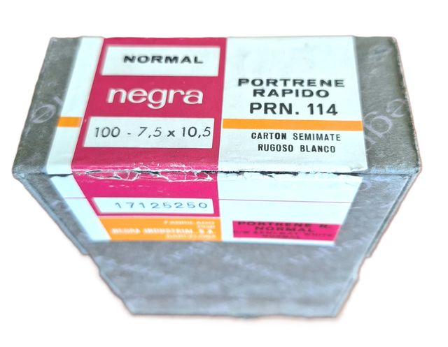 Papel fotográfico negtor y negra en blanco y negro