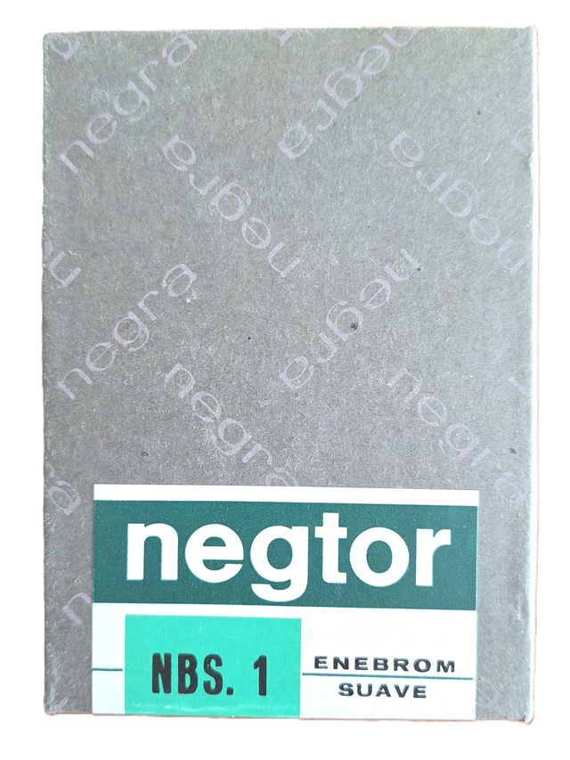 Papel fotográfico negtor y negra en blanco y negro