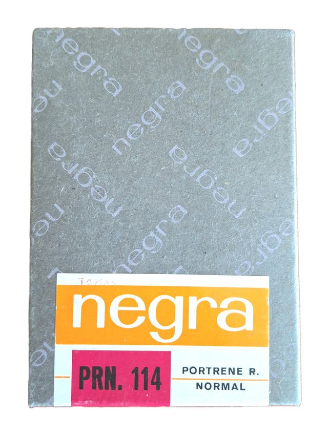 Carta fotografica nera e nera in bianco e nero