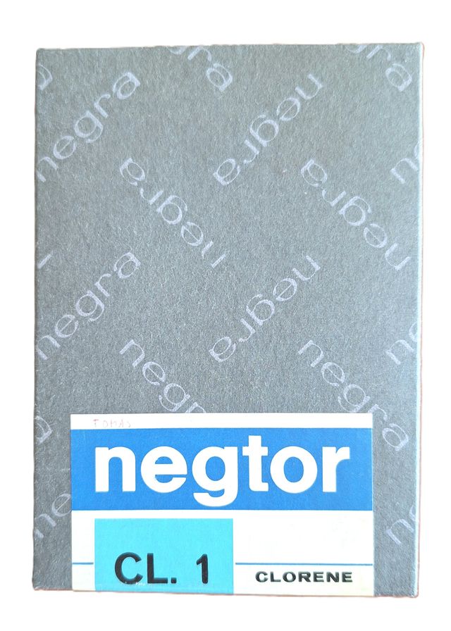 Carta fotografica nera e nera in bianco e nero