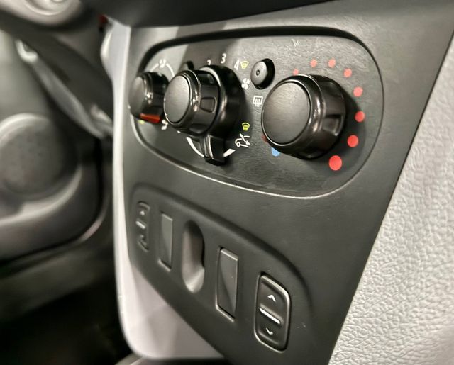 DACIA SANDERO AMBIANCE 1.2 