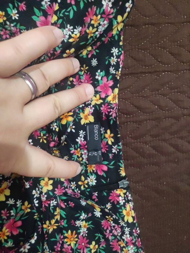 Minifalda floral negra