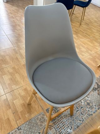 4 sillas grises polipiel/madera
