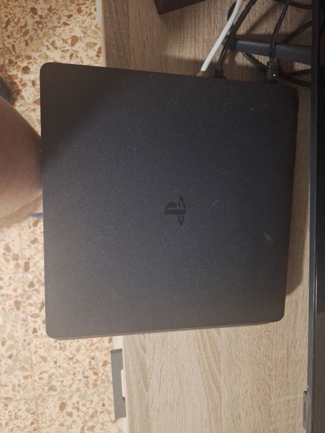 PS4 (PlayStation 4) negra