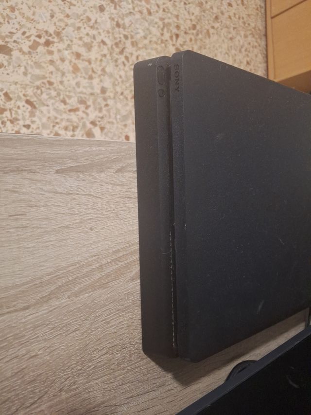 PS4 (PlayStation 4) negra