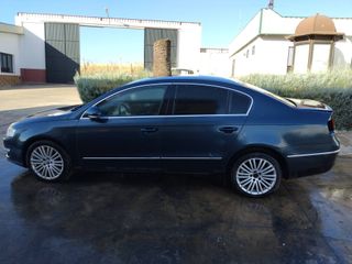 Volkswagen Passat - Azul oscuro