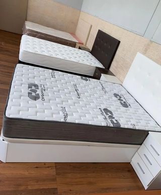 Muebles / Camas , armarios,  Sofás...