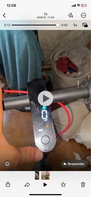 Patinete Xiaomi Scooter 4 le farta el cargador 