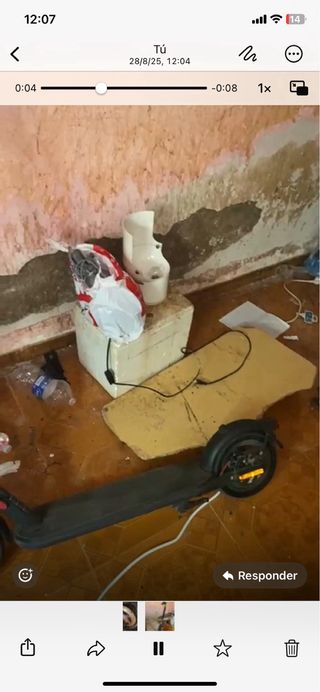 Patinete Xiaomi Scooter 4 le farta el cargador 