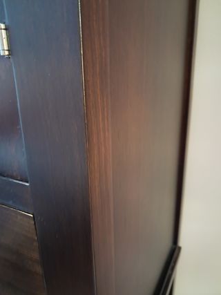 Vitrina madera oscura con cristal