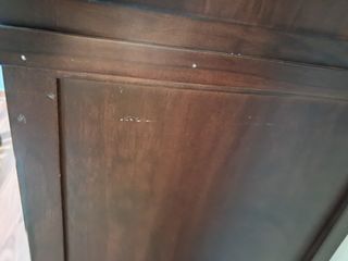 Vitrina madera oscura con cristal