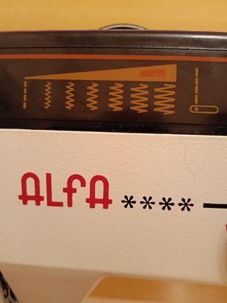 Máquina de coser Alfa 3249 con mueble de nadera