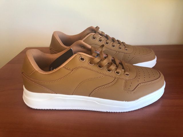 Deportivas beiges NUEVAS. Marca Silver