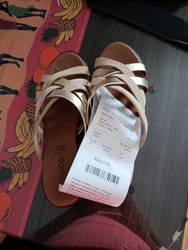 Sandalias COSCO beige y dorado