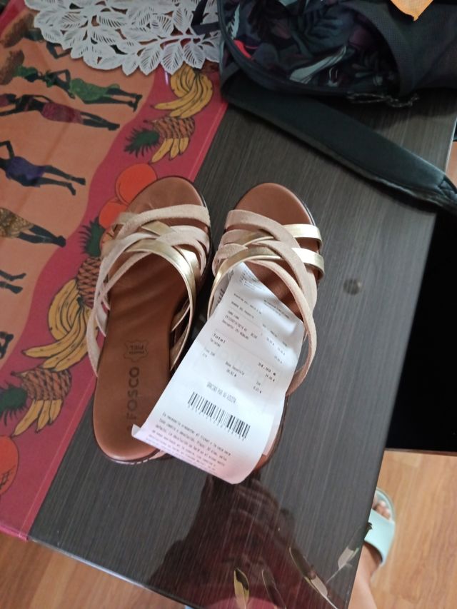 Sandalias COSCO beige y dorado