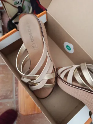 Sandalias COSCO beige y dorado