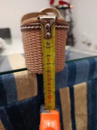 Sandalias COSCO beige y dorado