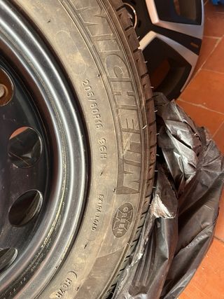 Rueda repuesto nueva de marca michelin 205,60,R16