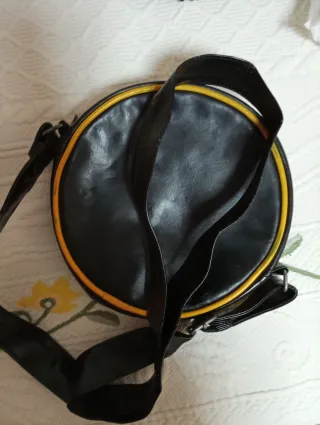 Bolso Adidas vintage redondo ,bandolera