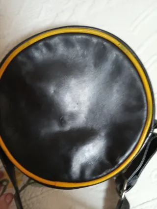 Bolso Adidas vintage redondo ,bandolera