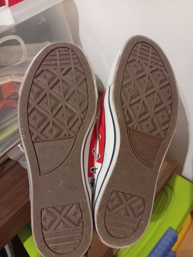 Converse rojas y blancas edición USA