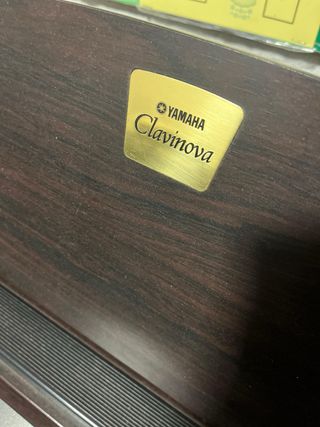 
Piano Yamaha Clavinova CLP-120 + banqueta + pedal